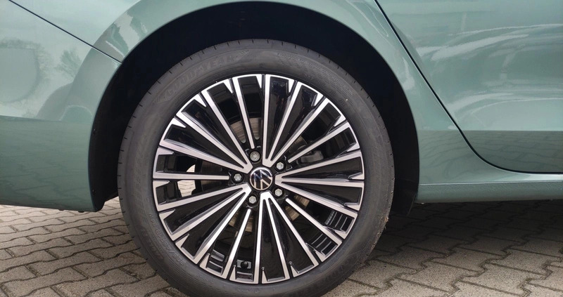 Volkswagen Passat cena 199990 przebieg: 1, rok produkcji 2024 z Chojnów małe 781